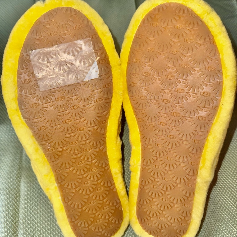 UGG Kids Yellow Fluffy Slide Sandals with Branded Strap - Picture 5 of 6
